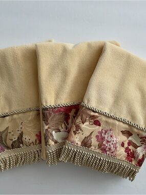 Aussino Hand Towels 3 Yellow Fringe Trim